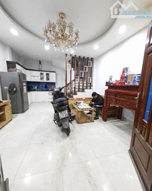 Chủ đang vay bank bán gấp- Nhà Trần Cung - 30m- 5 Tầng- 7.x Tỷ