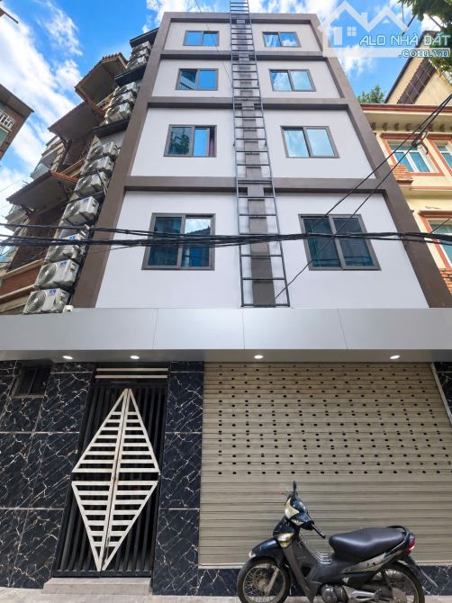 BÁN TOÀ CHDV PHỐ LÊ QUANG ĐẠO – 56M² – 5 TẦNG – MT 8,6M – 13 PHÒNG – 11 tỷ - ô tô