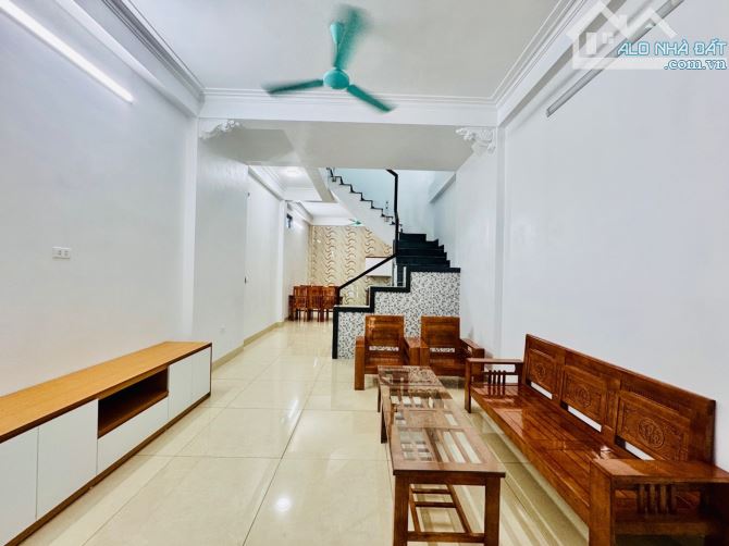 NHÀ ĐẸP, DÂN XÂY, 65M2 X 3 TẦNG TẠI ĐÔNG MỸ, THANH TRÌ, GIÁ 5.8 TỶ