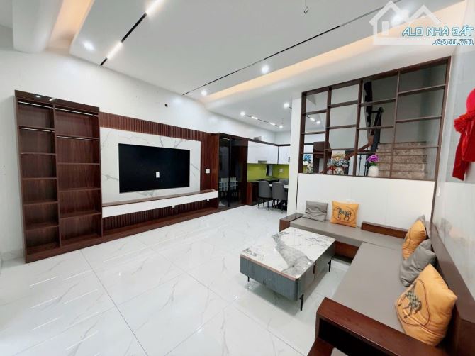 Bán nhà 4 tầng 50m2 căn góc Trần Nguyên Hãn gần Nguyễn Đức Cảnh chỉ 3,x tỷ.