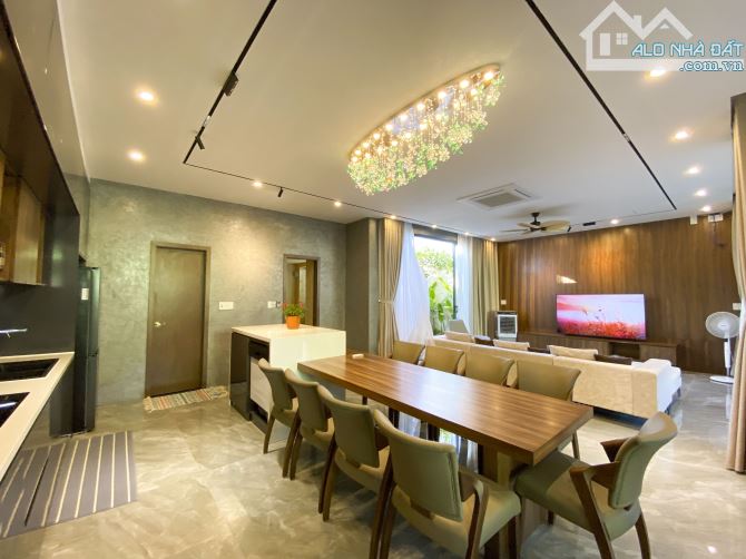 Bán toà căn hộ 5 tầng đường(10,5m) Nguyễn Công Trứ gần biển, dòng tiền 100 tr/ tháng