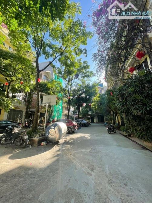 Bán Nhà KĐT Đại Kim. Hoàng Mai. Ô Tô. Vỉa Hè. DT 51m2. MT 4m. 4 Tầng. Giá 23.3 Tỷ.