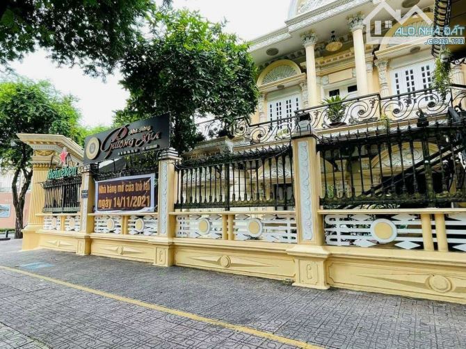 Bán biệt thự góc 2 mặt tiền 86 Võ Văn Tần q3 - Diện tích: 25x25m- Giá bán: 650 tỷ