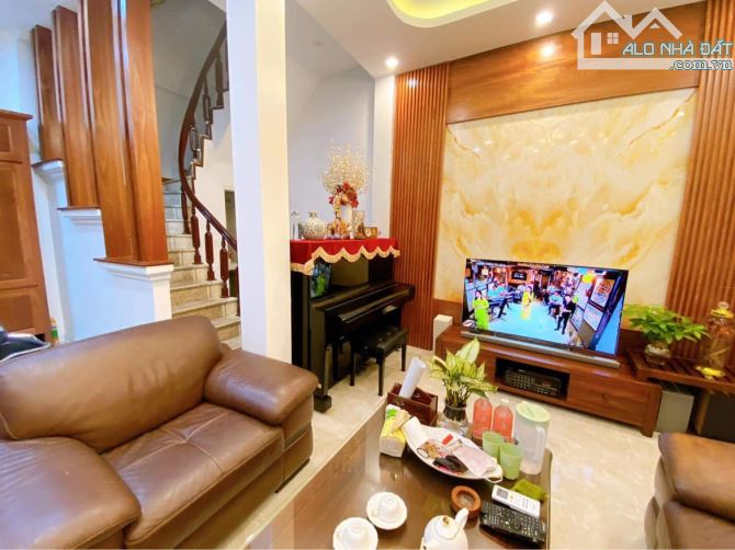 BÁN NHÀ PHỐ MỄ TRÌ THƯỢNG – 42M² x 5 TẦNG – MT 4,5M – 7,35 TỶ – CỰC HIẾM