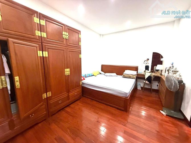 GÀ ĐẺ TRỨNG VÀNG - BÁN NHÀ CẦU GIẤY 46M2 6 TẦNG 8 PHÒNG CHO THUÊ 20TR/TH - SÁT PHỐ LỚN