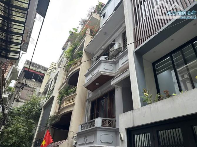 22.5 TỶ! Hoàng Cầu 55m^2x5T, ô chờ thang máy. Ô tô vào nhà, 6pn thoáng, 30m ra mặt phố
