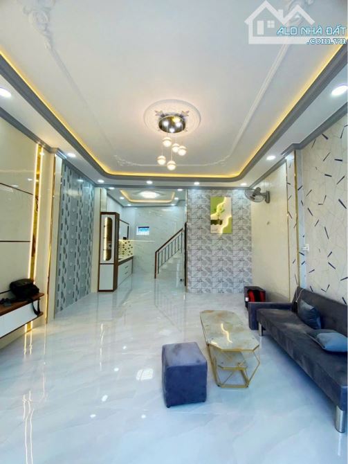 Nhà hẻm xe hơi thông gần vòng xoay Phú Lâm vài phút ra ngã 4 bốn xã.