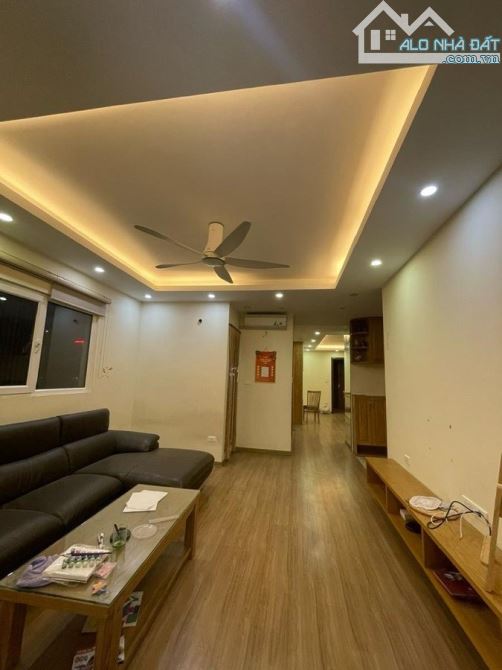 Chuyển nhượng căn hộ CT2 KĐT mới Nghĩa Đô, 106 Hoàng Quốc Việt, Cầu Giấy, 3 PN giá 8,9 tỷ
