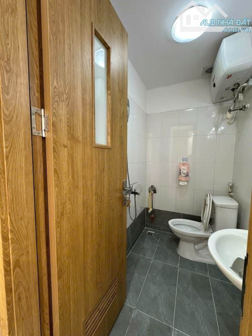 Bán gấp căn chung cư Đền Lừ, Tân Mai, 56m2 gồm 2 ngủ 1 vs Giá 2.99 tỷ