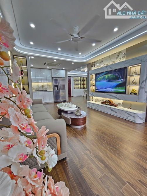 CĂN HỘ 122m2 - 4 PN 3WC 3 ban công full nội thất TÒA TRUNG YÊN 1.TRUNG KÍNH CẦU GIẤY