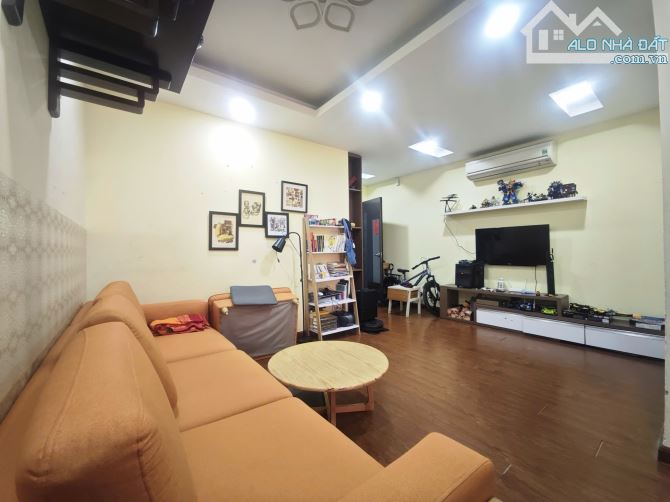 Căn hộ chung cư tòa Thăng Long Tower phố Mạc Thái Tổ 99m2 - 2PN 2WC 2Ban công :6,4 tỷ