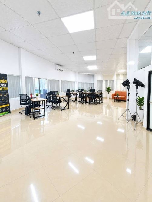 Bán toà văn phòng 1 mặt view hồ 1 mặt ô tô tránh Nguyễn Trãi, Thanh Xuân 190m 9 tầng 73 tỷ