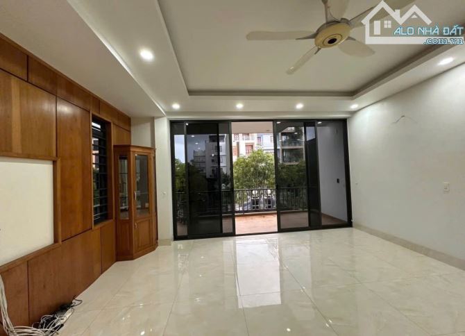 CẦN BÁN CĂN NHÀ 5TẦNG XÂY TÂM HUYẾT. KHU ĐT CỘT 5-8MR. VIEW BIỂN CỰC CHILL