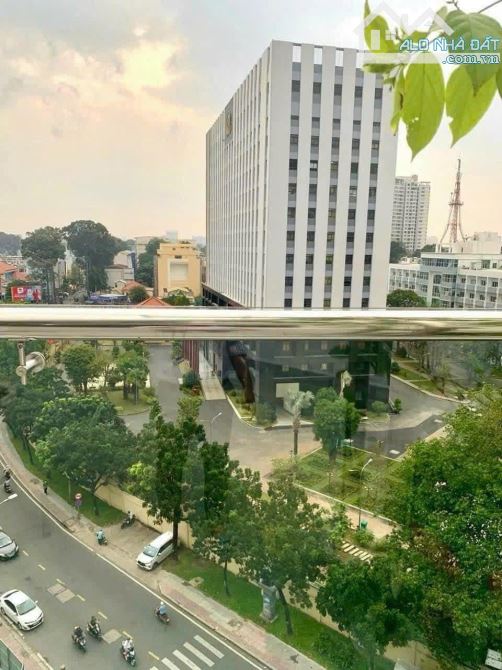 Bán Toà Nhà Văn Phòng 369B Đường Nguyễn Trãi Quận 1.DT:15x30m.Giá 458 Tỷ