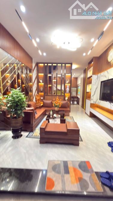 BÁN NHÀ DÒNG TIỀN HOÀNG HOA THÁM 70M² 6 TẦNG THANG MÁY LÔ GÓC MT 4.8M 16.5 TỶ