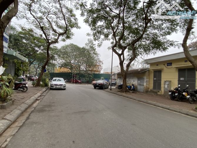 BIỆT THỰ KHU LÃO THÀNH CÁCH MẠNG, YÊN HÒA, CẦU GIẤY CẦN BÁN GẤP, 165MX15MX5T
