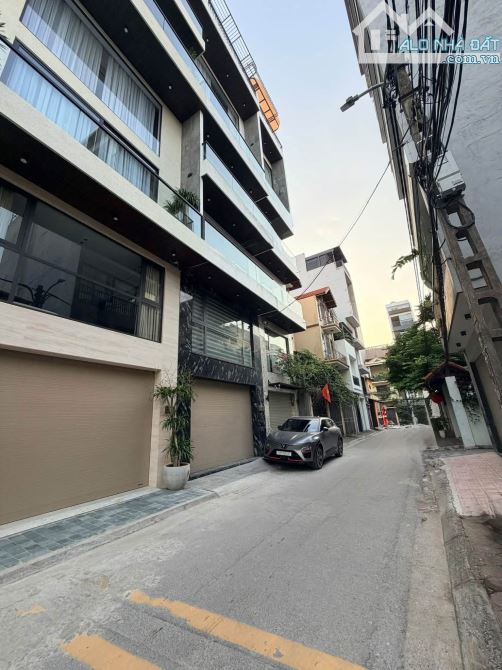 Căn nhà triệu đô Nguyễn Sơn - 75M- 7 tầng full nội thất- ô tô tránh