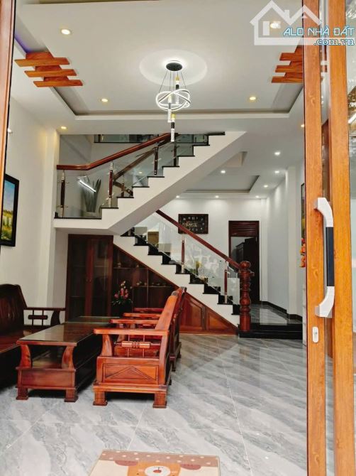 Bán nhà 4 tầng mặt tiền đường Hoàng Dư Khương - sát Cv Thanh Niên - Dt 84m2 Giá 8.4 Tỷ TL