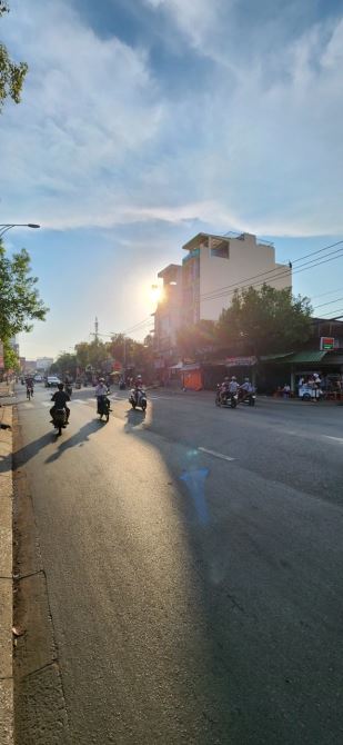 Bán Nhà Mặt Tiền đường LÊ VĂN QUỚI ( 14x57m. công nhận 777m2 đất ở ) Giảm Mạnh 17 Tỷ