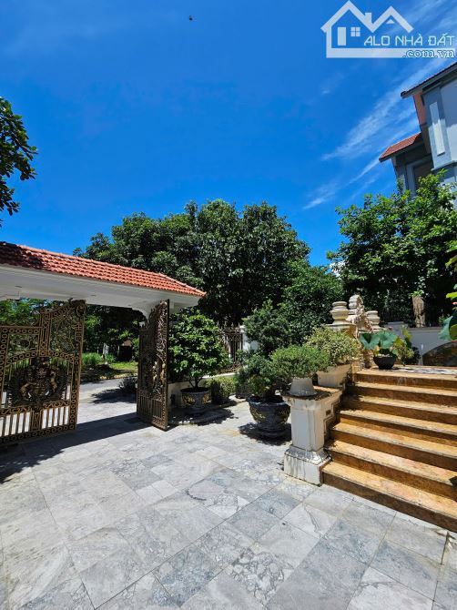 Bán nhà biệt thự cột 5 dãy 2 quay biển. chủ nhà đang rất cần bán.