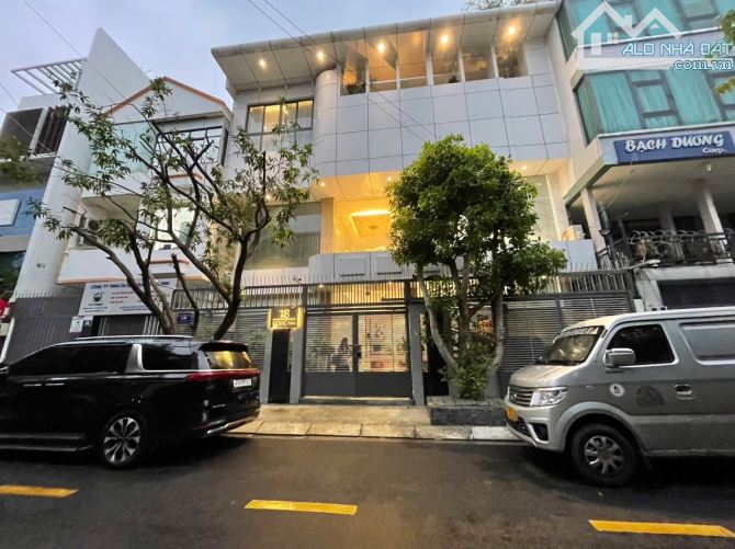 Bán Biệt Thự Tân Cổ Điển Cư Xá Tự Do, 1073/16 CMT8, Khuôn Đất 131m², Giá 32 Tỷ