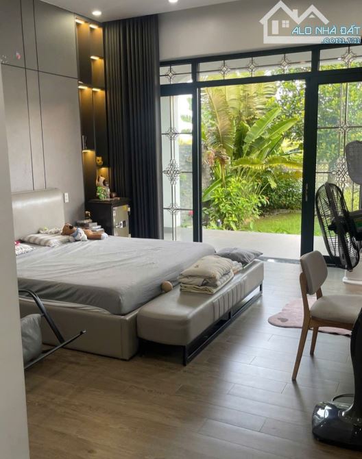 Bán nhà biệt thự Phạm Văn Đồng - Dương Kinh. 540m2 × 3 tầng, view cực đẹp. Giá 11,9 tỷ