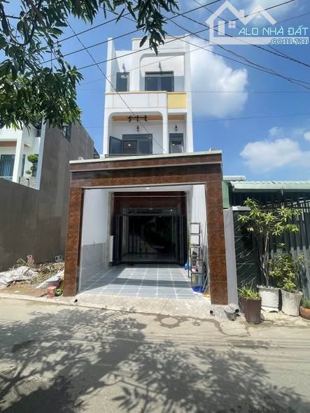 Vị Trí Đắc Địa Nhà Mới 1 Trệt 2 Lầu Hoàn Công Kế TTHC Dĩ An 70m² Giá 5.65 Tỷ TL