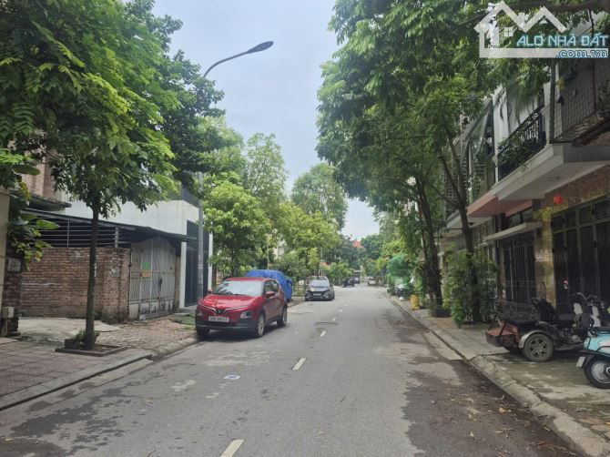 LIỀN KỀ TỔNG CỤC 5 YÊN XÁ TÂN TRIỀU PHÂN LÔ VỈA HÈ RỘNG KINH DOANH VĂN PHÒNG 63m 18.8 TỶ