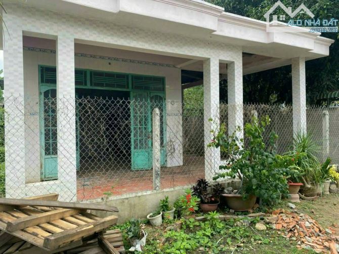 Cần Bán CĂN Nhà ngay KCN Trảng Bàng, 337m2, SHR đất full TC, Gía 790Tr