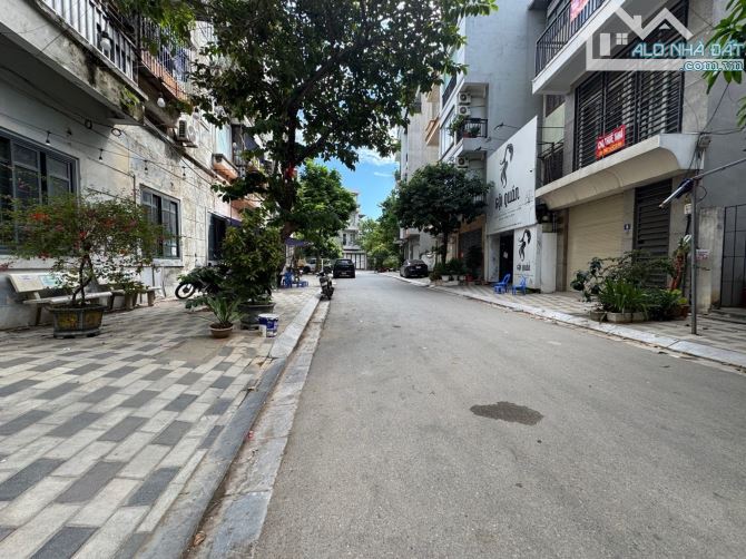 Chỉ 3.x tỷ có nhà 50 m2 hộ khẩu Tây Hồ, lô góc thoáng trung tâm Phú thượng, sẵn sổ