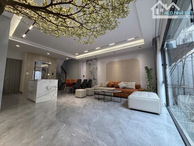 BÁN NHÀ BÁT KHỐI LONG BIÊN - 50.5M² X 7T - MT 5.55M - THANG MÁY GARA 2 Ô TÔ - 14.8 TỶ