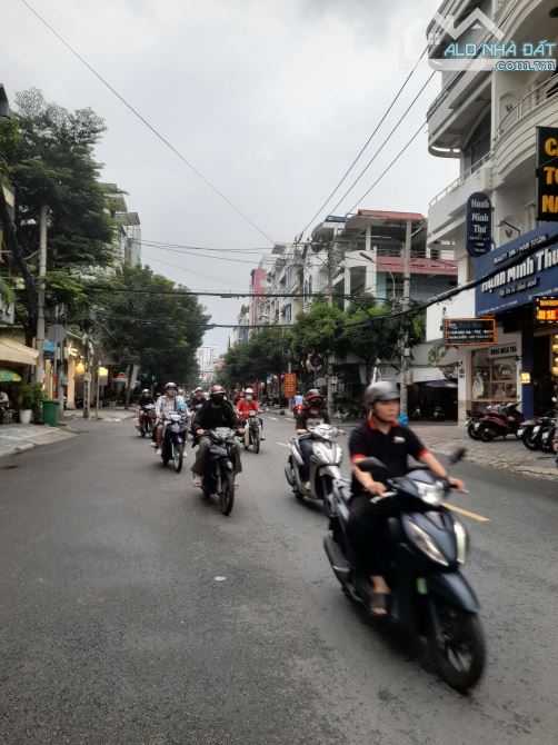Giá Tốt - Chỉ 13 Tỷ - Mặt Tiền Nguyễn Hồng Đào, P14 - DT 4x16m - Nhà 2 Tầng