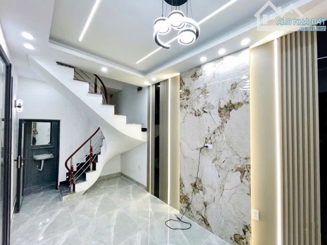 Bán nhà gần mặt đường miếu Hai xã