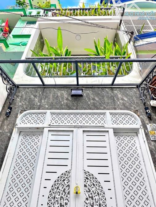 CHỦ NGỘP VỐN BÁN GẤP HÀO HƯNG P11 Q10, 65M2 NGANG 5M, 3 LẦU, Ô TÔ VÀO, GIÁ 4.7 TỶ