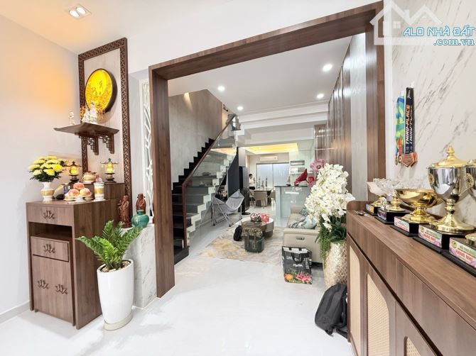 Nhà mới 3 tầng, Lê Văn Lương. 4x15, lệch tầng, 4 phòng rộng, full nội thất.