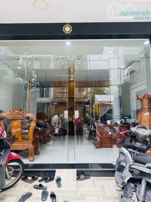 Cô Chú định cư nhờ bán nhà 4 tầng 5x18m Mặt tiền đường số