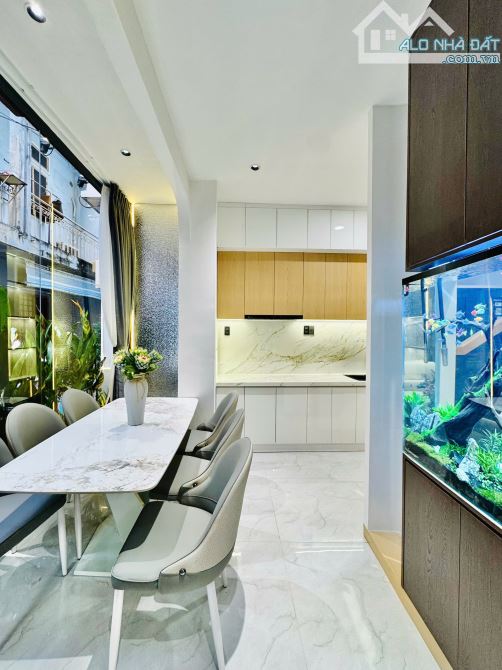 Hẻm Nguyễn Đình Chiểu, Quận 3, DT 6x6m, 3 lầu, 3 Phòng ngủ, Mới, Full nội thất, 6.9 tỷ TL