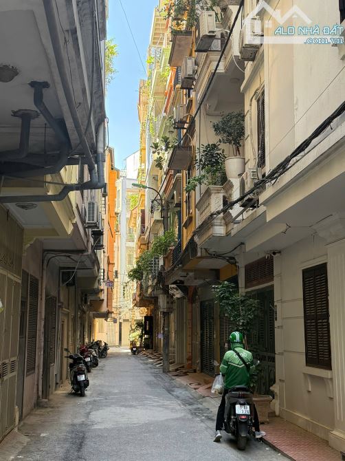 BÁN NHÀ PHÂN LÔ PHỐ HOÀNG CẦU – 65M² – 5 TẦNG – Ô TÔ VÀO NHÀ – KINH DOANH – 20 TỶ