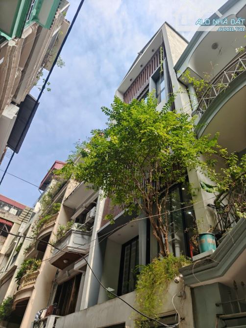 Mặt ngõ Hoàng Cầu oto vào ngõ nông 30m ra Phố, 60m2 x mtiền 5m. Văn phòng CTY đầu tư 22 tỷ