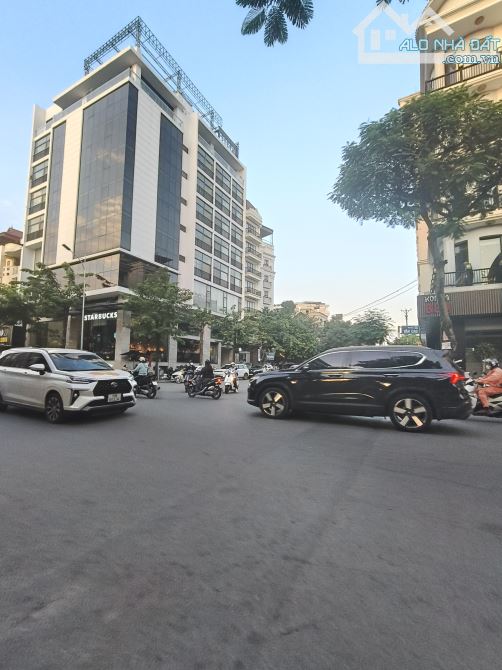Bán nhà 4 Tầng 180 M 35 tỷ 500 mặt đường Văn Cao Hải An