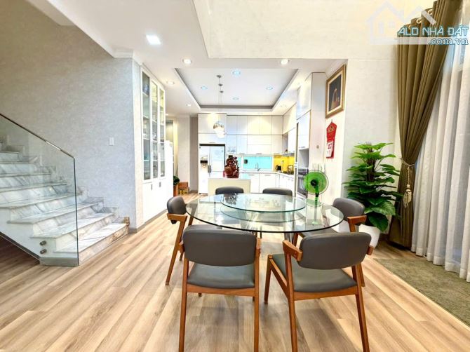 Biệt thự KDC cao cấp Villa Park, Phú Hữu, Q.9 - 191m2 giá 27,5 tỷ. Nhà mới đẹp, vào ở ngay