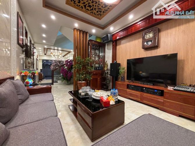 Bán nhà lô 22 Lê Hồng Phong - có khoang chờ thang máy