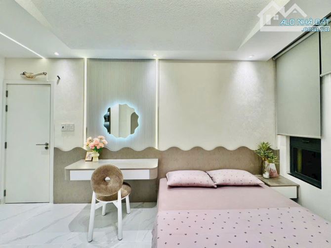 Hẻm Trần Hưng Đạo, Quận 1, DT 5x5.5m, 2 lầu, 3 Phòng ngủ, Mới, Full nội thất, 5.65 tỷ