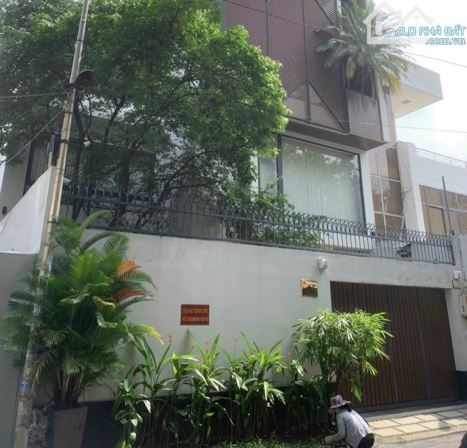 Bán Siêu Biệt Thự Hồ Biểu Chánh, P.11, Quận Phú Nhuận. DT 12X24 , Hầm 4 tầng. 43 tỷ