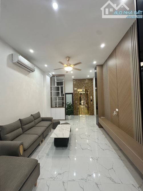 Siêu phẩm đặbg xuân bảng ,40m ,6 tầng thang máy , lô góc