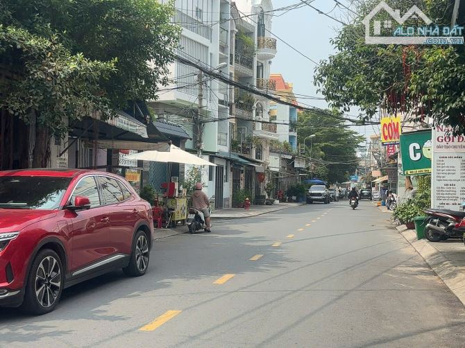 Nhà phố Dương Quảng Hàm hẻm 8m ngang 8m 136m2 tiện làm Biệt thự nghỉ dưỡng nhỉnh 17 tỷ.