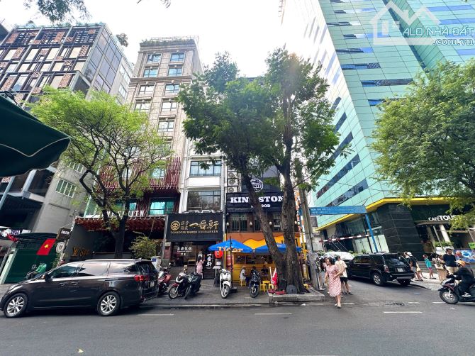 Bán tòa nhà 81 Lý Tự Trọng, Phường Bến Thành, Quận 1, dt: 4,2x24m 6 tầng thang máy mới