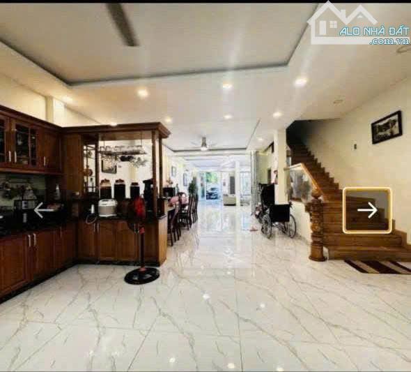 Bán Biệt Thự Víp Bàu Cát, Tân Bình, 192m2, 3 Tầng Mới, Ngang Khủng 7m, Nhỉnh 35 Tỷ TL.