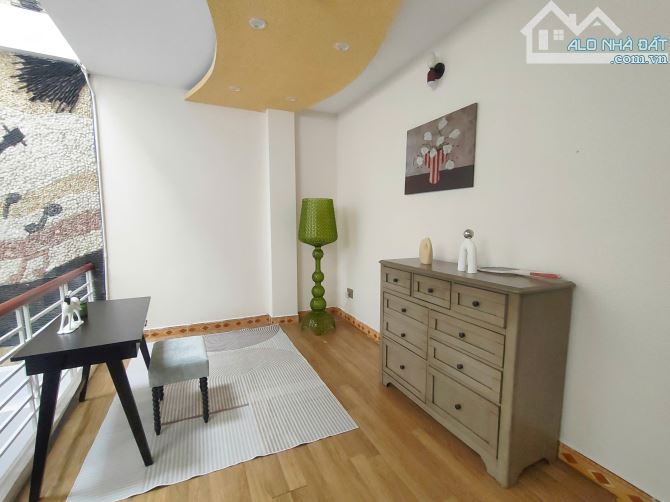 Bán tòa căn hộ 3,5 tầng đường Ỷ Lan Nguyên Phi - dòng tiền 35tr/tháng .Dt 90m2 Giá 10.7 Tỷ