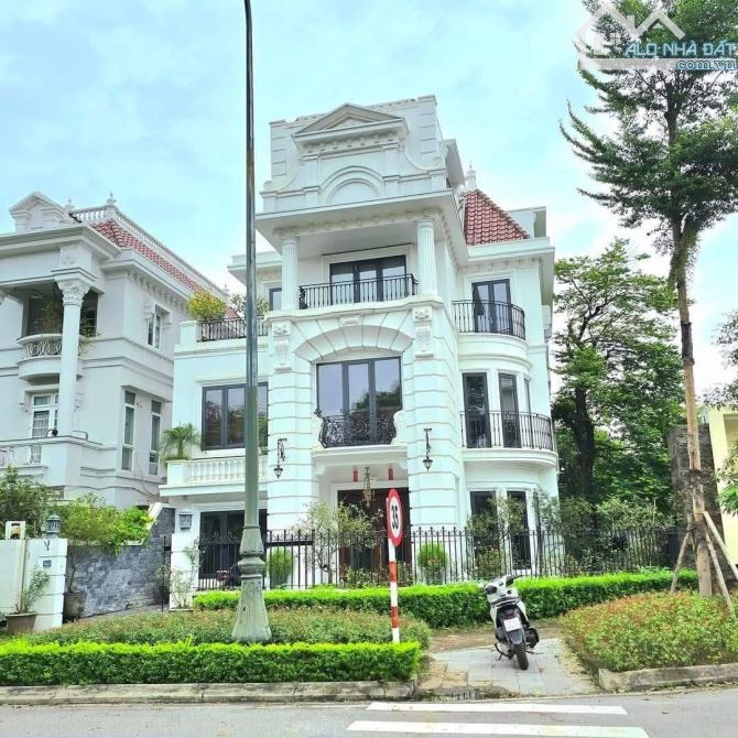 Ciputra Tây Hồ - Biệt Thự Lô Góc 305M2, 4 Tầng, MT 16M, 2 Mặt Đường, Thang Máy, 137 Tỷ